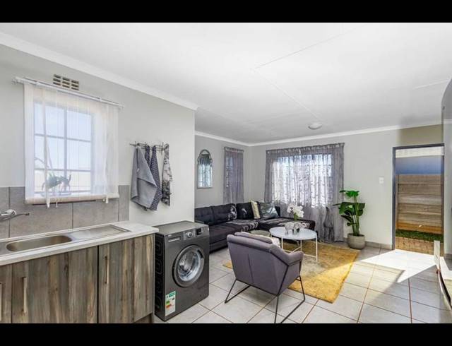 2 BEDROOM HOUSE FOR SALE IN SAVANNA CITY